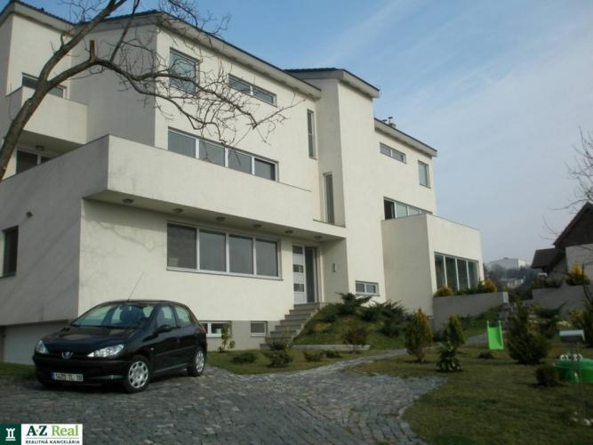 Reality Prenájom 5 izb. bytu s garážou v novostavbe na Belianskej ul., Kramáre