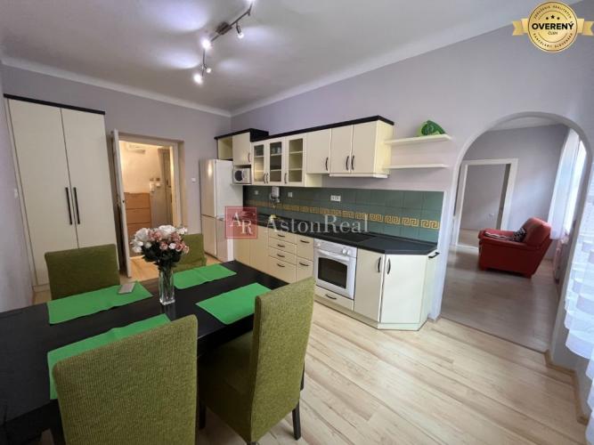 Reality Prenájom: 2 izbový byt v centre B. Bystrice, 65 m2 - Železničiarska