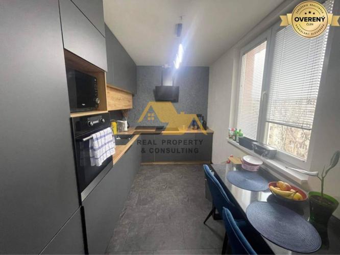 Reality Prenajmem moderný 2 izbový byt s balkónom v Nových Zámkoch