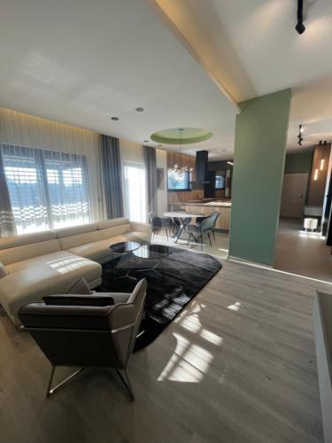 Reality 3-izbový byt byt, Nové Zámky, Prednádražie, Komárňanská cesta