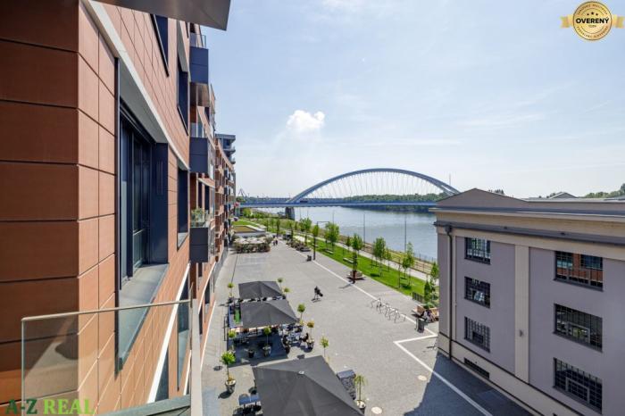 Reality Prenájom 3 izbového bytu s parkovaním v projekte Eurovea - Staré Mesto