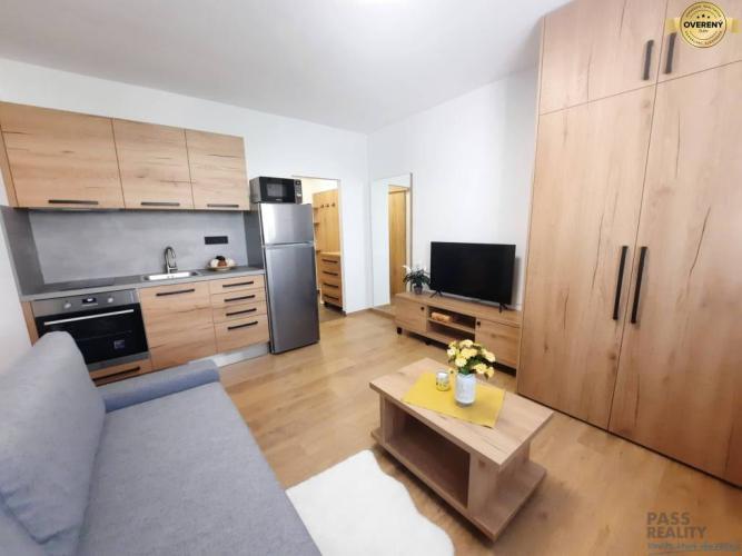 Reality BEZ PROVÍZIE! Prenájom NOVOzrekonštr. garsónky(20m2),3p.,výťah,Ružinov