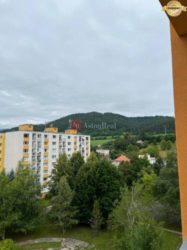 Reality Hľadáme pre klienta 4 izb. byt v časti Podlavice - Banská Bystrica