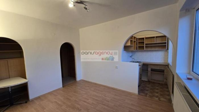 Reality Ponúkame exkluzívne na predaj garsónku v obci Pukanec na ul. Slovenského národného povstania o