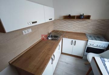 Reality Predaj: 2 izbový byt s loggiou 61 m2 pôvodný stav blízko centra