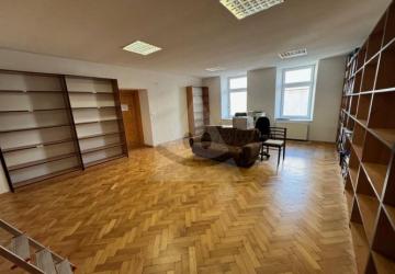 Reality 5 a viac-izbový byt byt, Liptovský Mikuláš, Centrum, Moyzesova