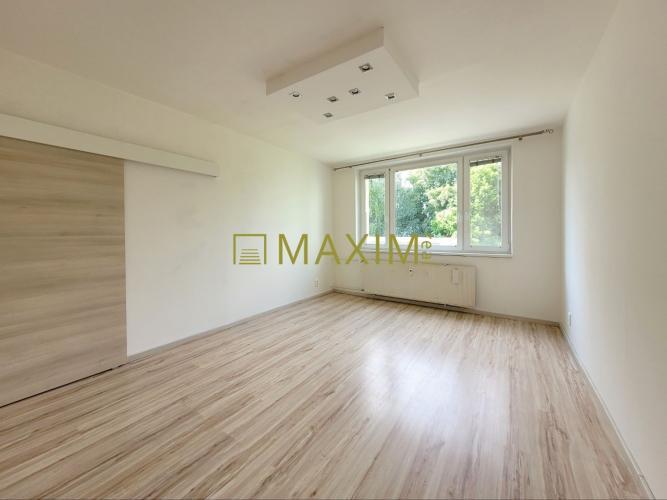 Reality Na predaj priestranný 3-izbový byt s lodžiou na ulici Generála Goliána