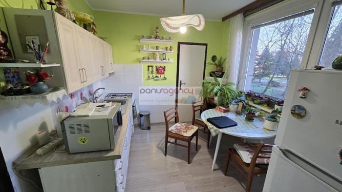 Reality Ponúkame exkluzívne na predaj 2-izb. byt v Leviciach na Okužnej ulici o celkovej rozlohe 65,74 m2