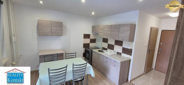 Reality Novinka: Na prenájom pekný veľký zariad 1 izbový byt 42m2  Nové Zámky