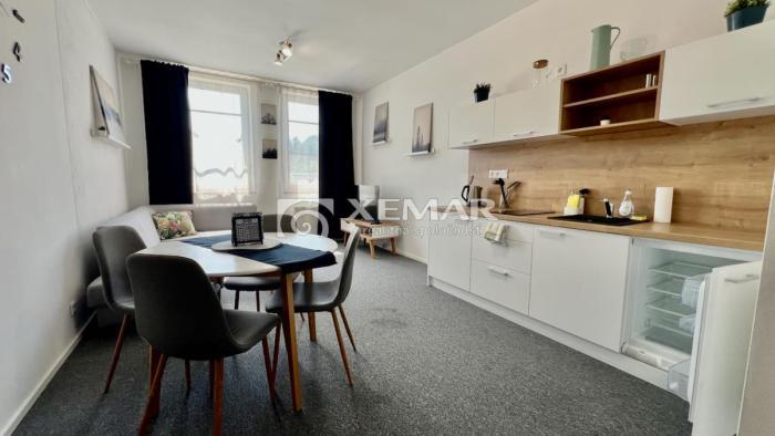 Reality Na predaj kompletne zariadený 2-izbový apartmán v Bešeňovej