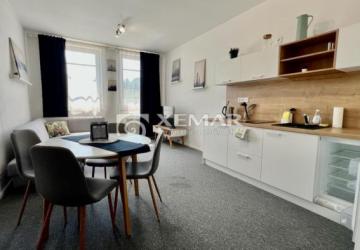 Reality Na predaj kompletne zariadený 2-izbový apartmán v Bešeňovej