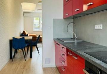 Reality PRENÁJOM 2 izbový, nadštandartný byt s balkónom v centre