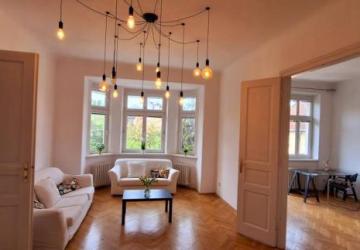 Reality NA PRENÁJOM veľkometrážny byt v historickom centre, krb, parking