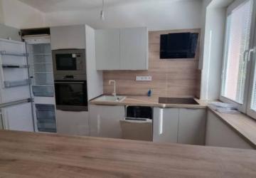 Reality Na prenájom veľmi pekný a priestranný 3 izbový byt v Nových Zámkoch