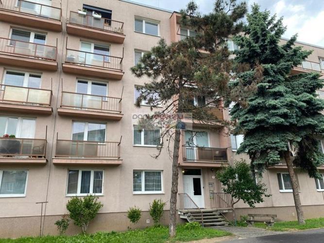 Reality Ponúkame exkluzívne na predaj veľký 3-izb. byt v Šahách na ulici Vajanského o celkovej rozloh