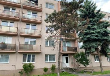 Reality Ponúkame exkluzívne na predaj veľký 3-izb. byt v Šahách na ulici Vajanského o celkovej rozloh