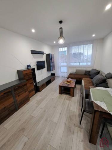 Reality PRENÁJOM 2-izbový byt, Košice - Západ, Moldavská