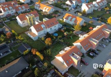 Reality RADO | svetlý 2i byt + 200 m² záhrada | Biely Kostol