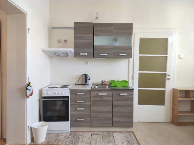 Reality Ponúkame na prenájom svetlý 1 -izbový byt (40 m²) na Pražskej