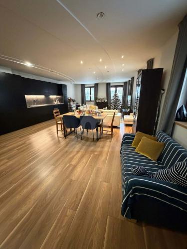 Reality 5 a viac-izbový byt byt, Komárno