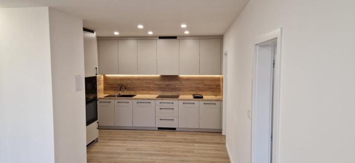 Reality Moderný 4-izbový byt po kompletnej a kvalitnej rekonštrukcii v žiadanej lokalite Trnavy.