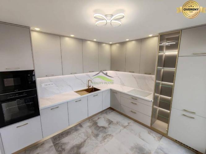 Reality REZERVOVANÉ.....Luxusný 3 izbový byt  na Hollého ulici.