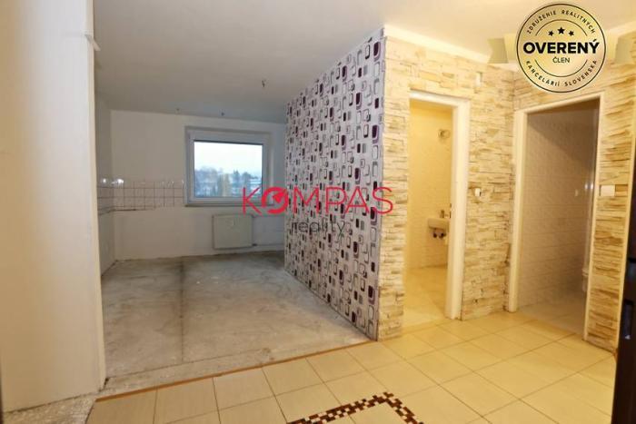 Reality VEĽKY 2-IZB.BYT,KTORÝ VIETE PREROBIŤ NA 3-IZBÁK,2 LODŽIE,79m2