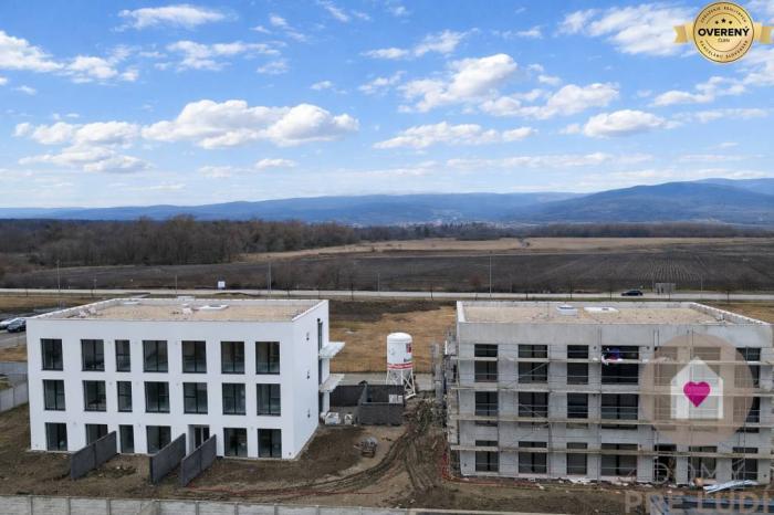 Reality 3i. BYT S VLASTNÝM TEP. ČERPADLOM + KLIMATIZÁCIA A EXTERIÉROVÉ ŽALÚZIE