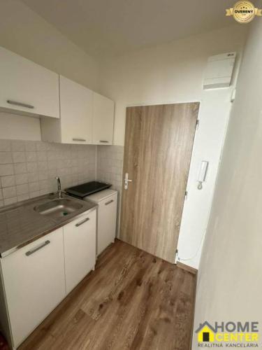 Reality PREDAJ : garsónka, Dunajské nábrežie, Komárno