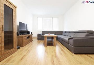 Reality Rezervované - Zrekonštruovaný, zariadený 2-izbový byt na Sládkovičovej ulici – pohodlie, s