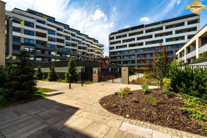 Reality PRENÁJOM: 2 izbový byt, parkovanie, Košice-centrum,  Strojárenská 11F