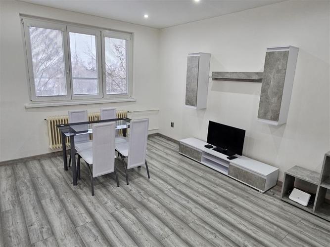 Reality Prenájom – pekný 3-izbový byt s loggiou, Senica, Palárikova ulica