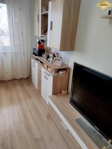 Reality MAXFINREAL ponúka na predaj krásny 2 izbový byt v Nových Zámkoch