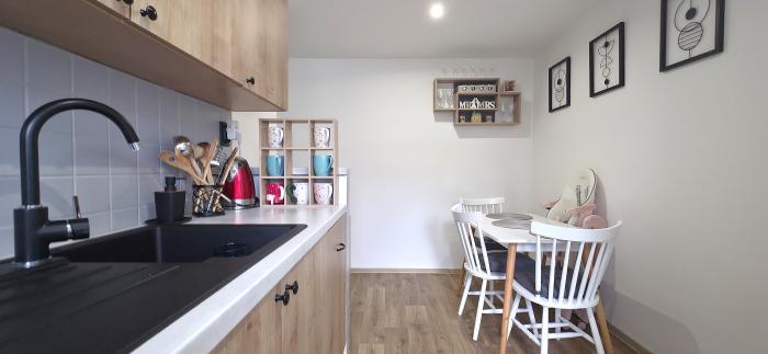 Reality PNORF – 2i byt, 71 m², balkón, 2 pivnice, rekonštrukcia, nezávislé vykurovanie, park pri Váhu