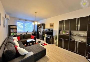 Reality Predaj, trojizbový byt Levice, Rybníky III, po kompletnej rekonštrukcii, čiastočne zariadený