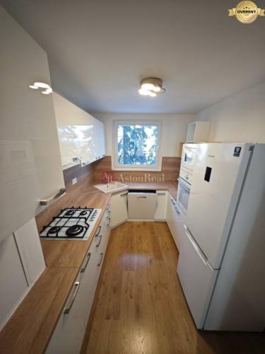 Reality Rezervovaný -3 izb byt Bauring 70m2 Tulská kompletne zrekonštruovaný