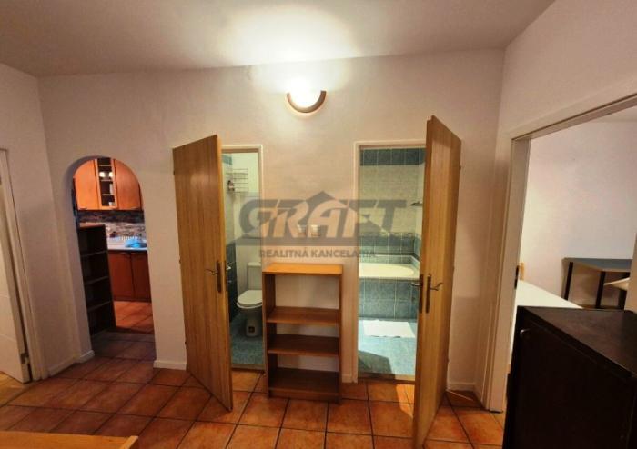 Reality Na prenájom 3-izb. byt Jungmannova ul. - Petržalka