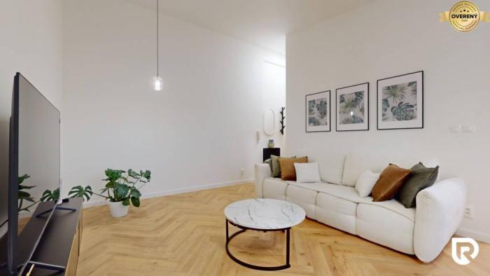 Reality RADO | Luxusne zariadený 2i byt v modernej nadstavbe | Nové Mesto