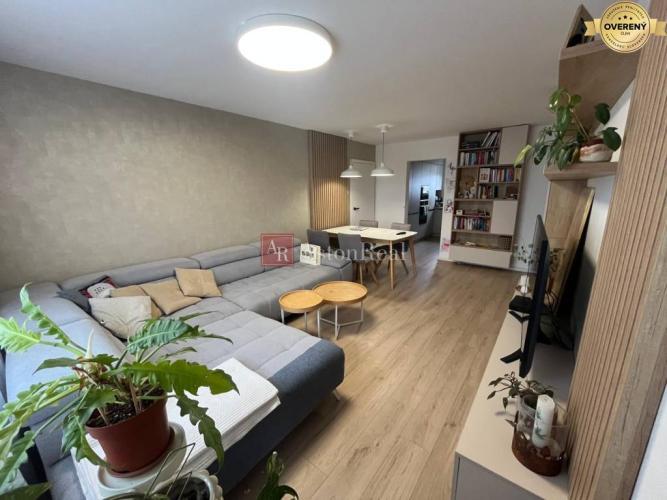 Reality 4 izb. byt, komplet rekonštrukcia, 91 m2, 7/9 posch. Rudlová - Sásová