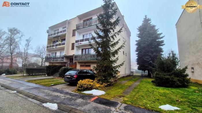 Reality PRIPRAVUJEME - tehlový 3-izbový byt s vlastným kúrením a garážou