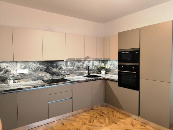 Reality Na predaj 4-izb. byt Janotova ul. - Karlova Ves