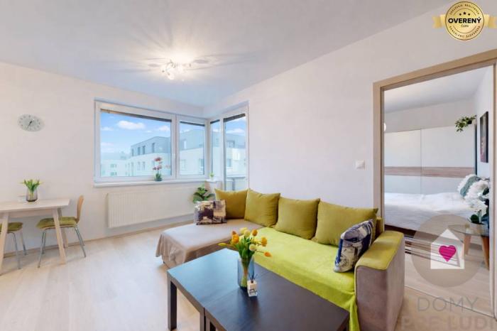 Reality BA/IV-Prenájom zariadeného 2i bytu s balkónom a parkingom v garáži