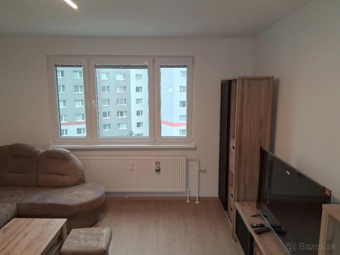 Reality Prenájom 3-izbového bytu – Robotnícka ulica