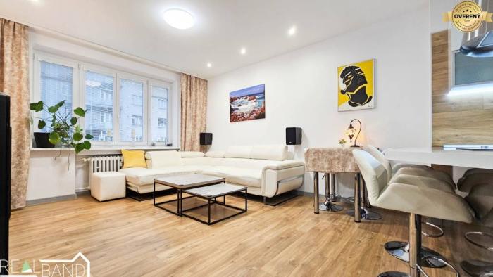 Reality PREDAJ-VÝNIMOČNÝ, ZREKONŠTRUOVANÝ 3-IZBOVÝ BYT, BRATISLAVA-STARÉ MESTO