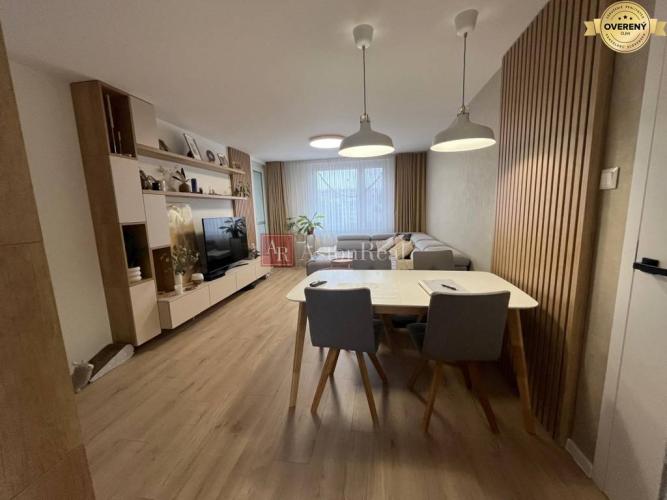 Reality PREDAJ: 4 izbový byt, 91 m2, 7/9 posch. Rudlová - Sásová