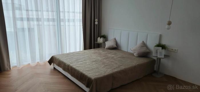 Reality Prenájom 2-izbového bytu s balkónom na Vajnorskej ulici