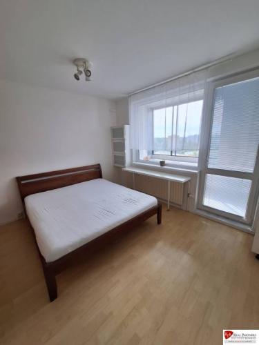 Reality REB.sk ponúka na predaj garsónku na ul. Nám. Hraničiarov v Petržalke