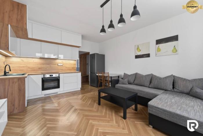 Reality RADO | Prenájom 2-izbového bytu v centre, voľný ihneď