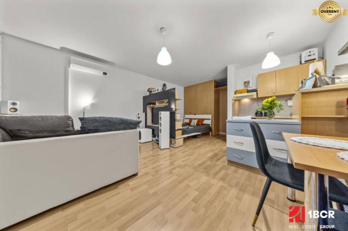 Reality 1-IZB. BYT, 37m2, LOGGIA 4,59m2, GARÁŽOVÉ STÁTIE, KOLOSEO, NOVÉ MESTO