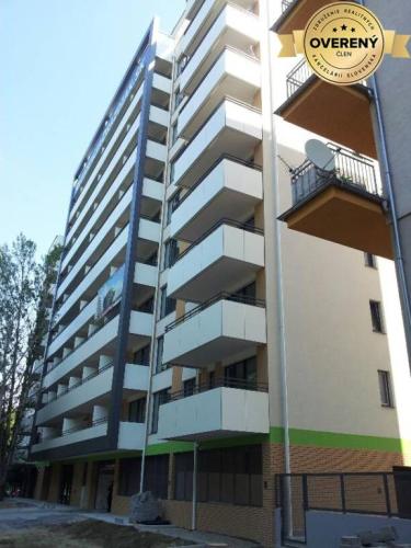 Reality Pre nášho VIP klienta hľadáme garsónku, 1-iz. byt v Bratislave V.